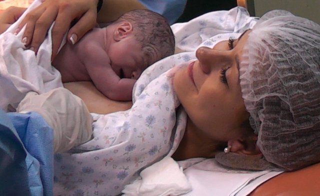 PREMIERA IN ROMANIA: “Ora magica” pentru nou nascuti – program implementat in patru maternitati din tara noastra –